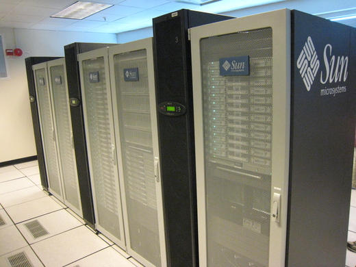 Sun Microsystems Solaris computer cluster.jpg